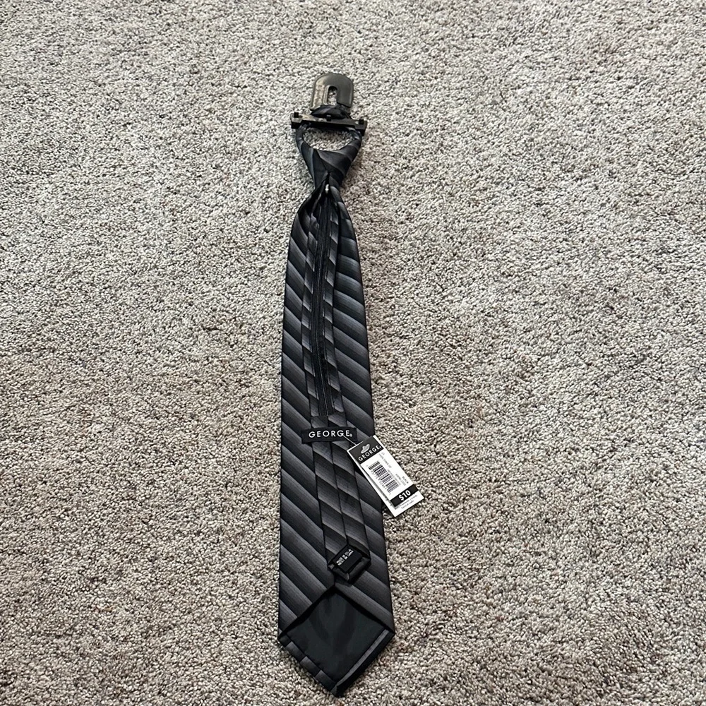 George Zipper Elegant Black Striped Tie